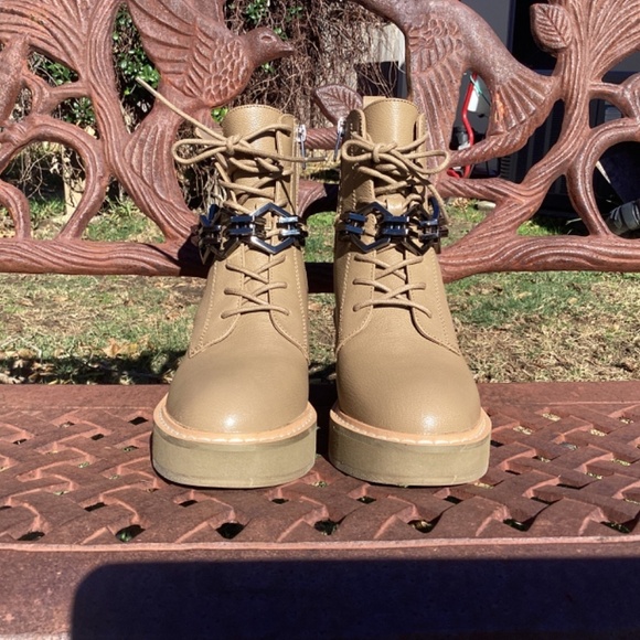 NWT Vince Camuto Leather Keltana Combat Cub Stanly Block Heel Moto Boot - Picture 3 of 8